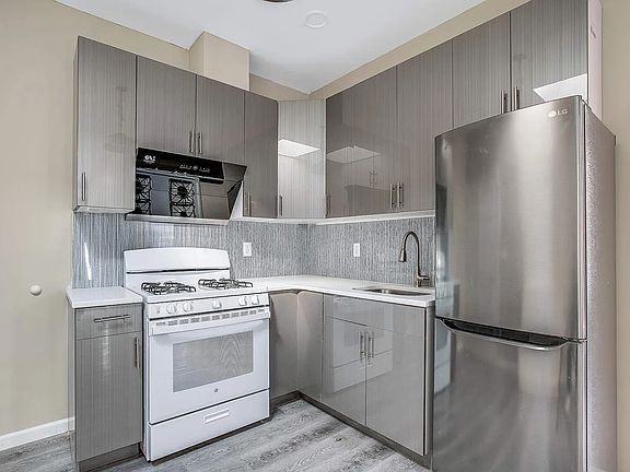 5th image of 638 Carroll St #1