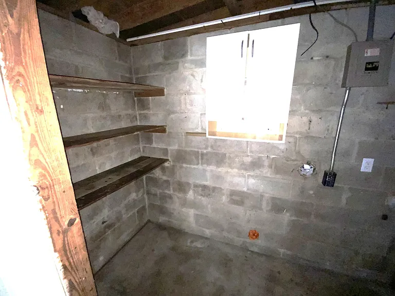 2408 Gillis St — Photo 15