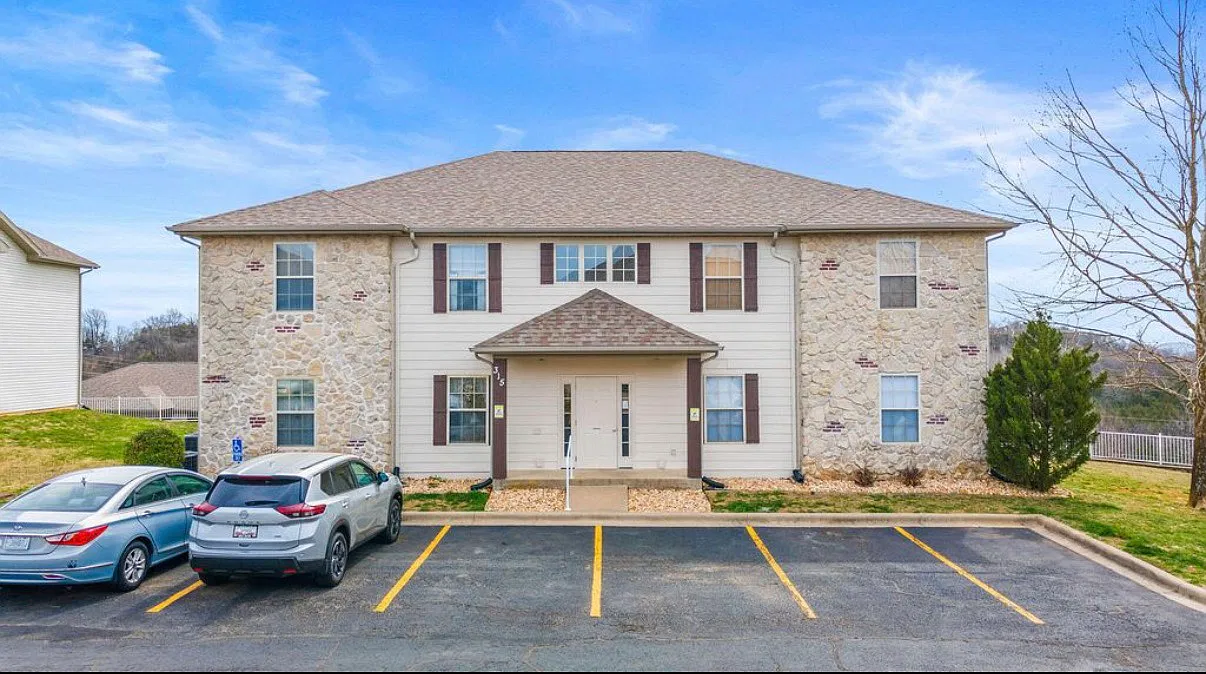 3 bed, 1100 sqft, $1,450 — Photo 1