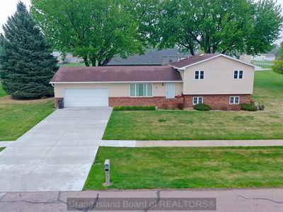 631 Swan Ln, Grand Island, NE, 68801