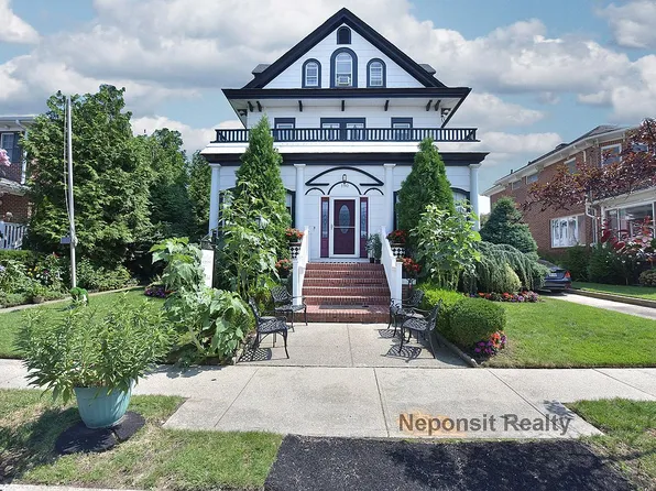 190 Beach 137th St, Belle Harbor, NY 11694