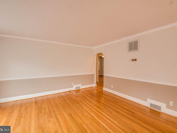5th image of 823 Moncure St