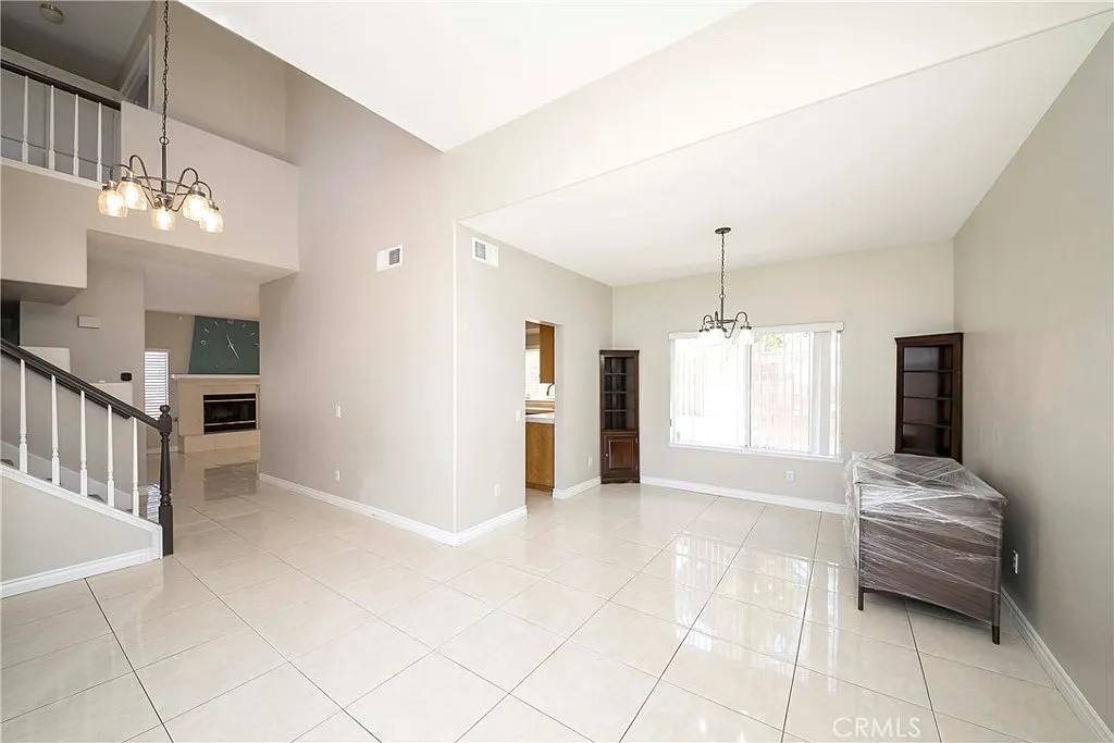 3 bed, 2.5 bath, 1643 sqft, $4,000 — Photo 4