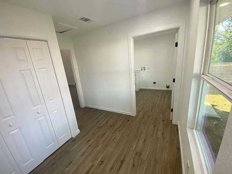 1506 Edwards St — Photo 27