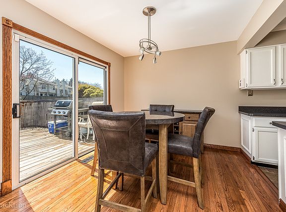 5th image of 721 Sturnbridge Ln