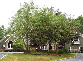 81 Timber Lake Rd, Pleasant Valley, NY 12569