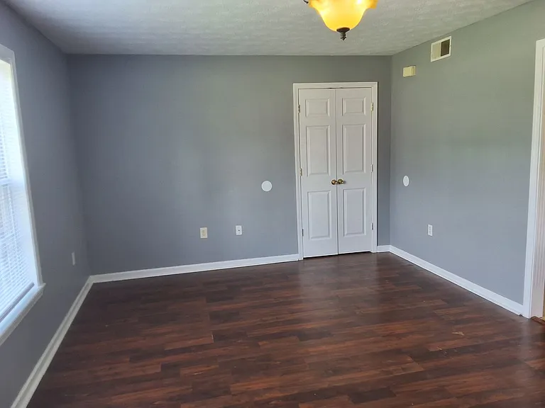 111 Kenilworth Ct — Photo 2