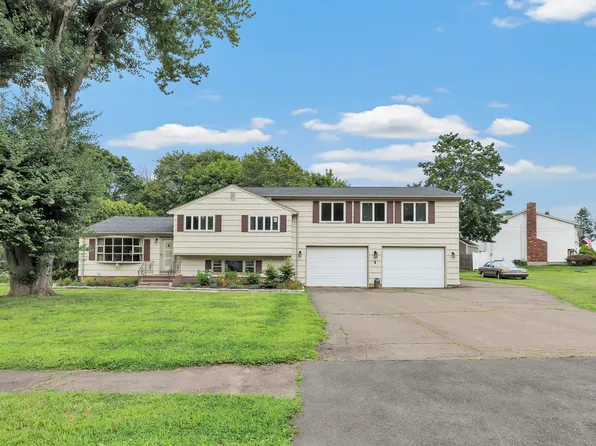 15 Turner Dr, North Haven, CT 06473