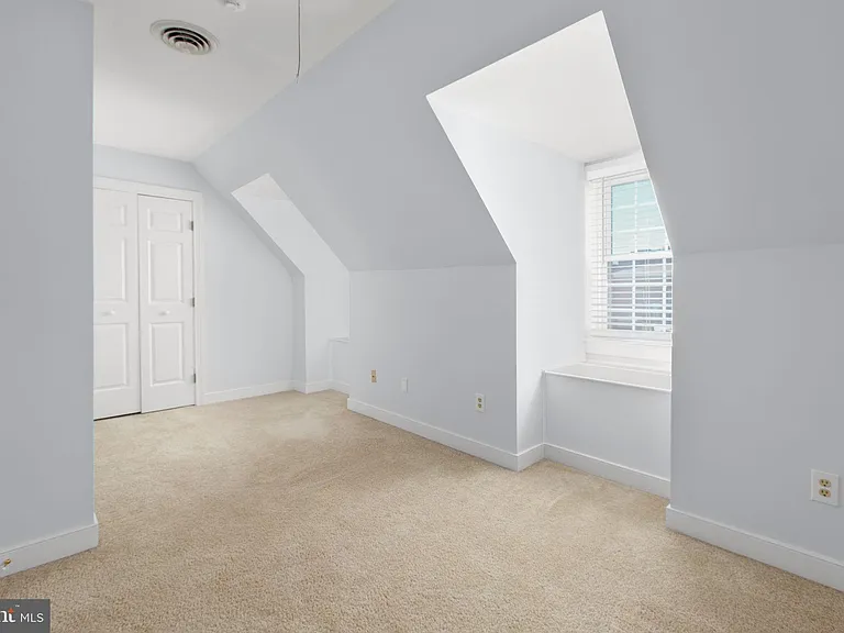 1011 Charles St #C — Photo 39