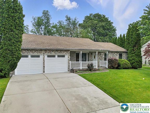 2nd image of 3206 Applewood Ct
