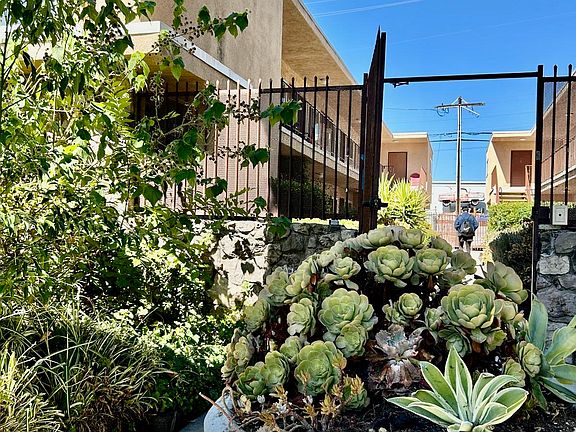 2nd image of 5329 Agnes Ave APT 8