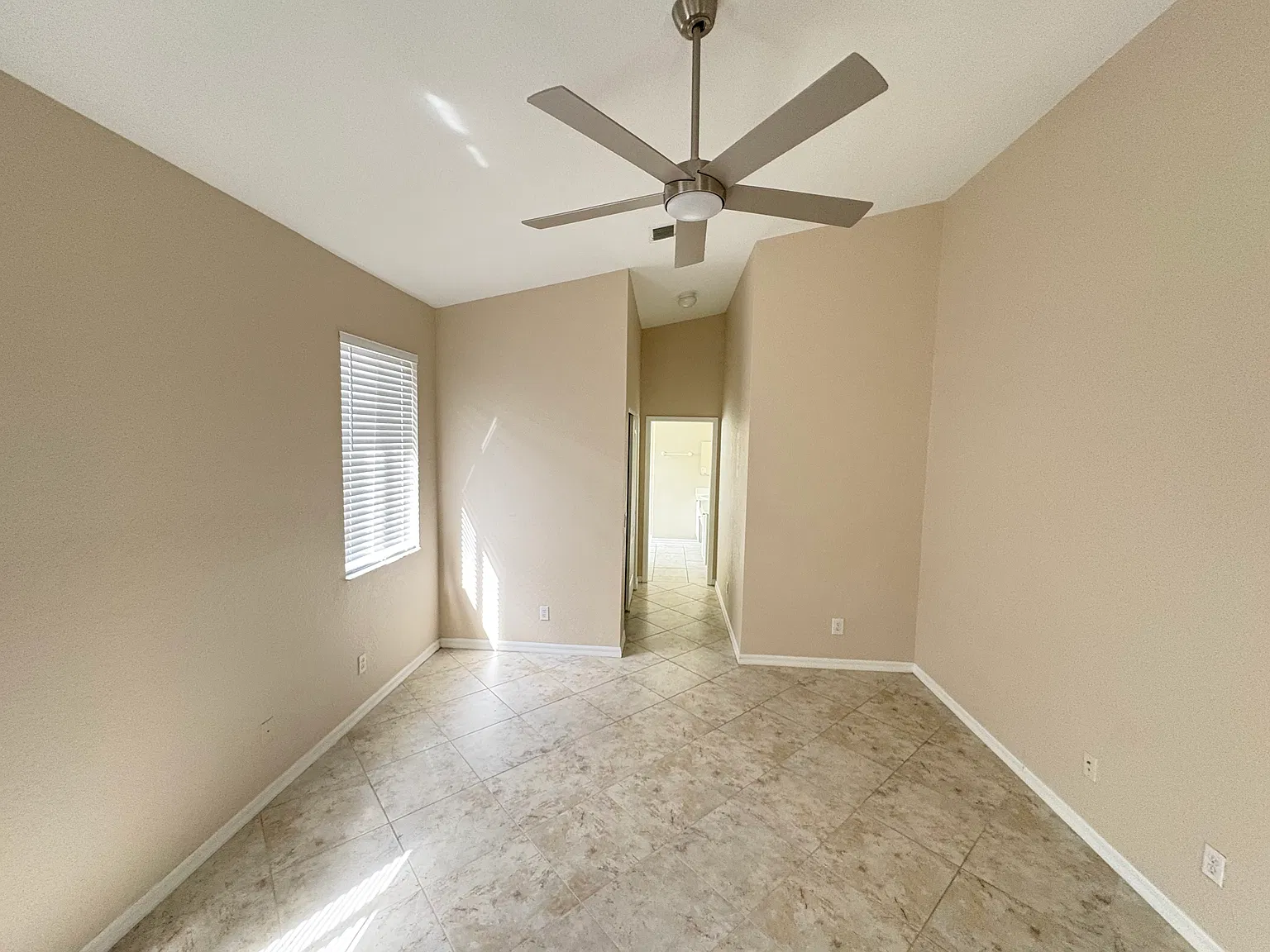 3 bed, 1810 sqft, $2,495 — Photo 4