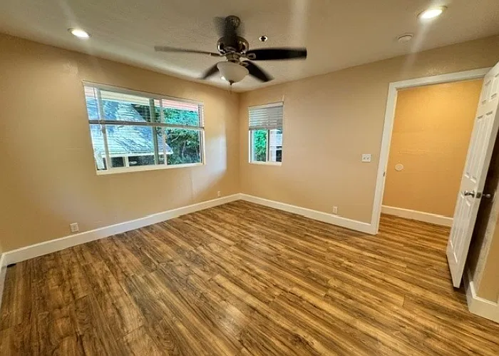 3 bed, 700 sqft, $1,490 — Photo 2