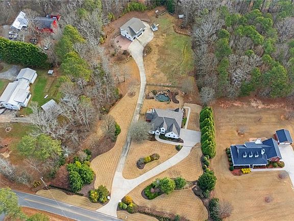 4th image of 590 Arthur Rd