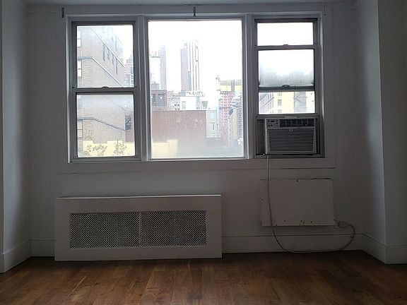 3rd image of 200 E 30th St APT 4F