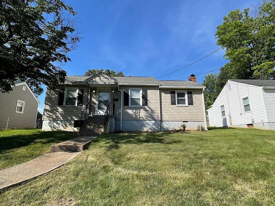 1st image of 207 College Dr