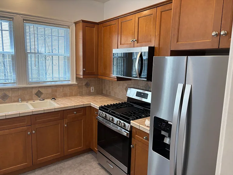 6284-6286 Commodore Sloat Dr — Photo 8