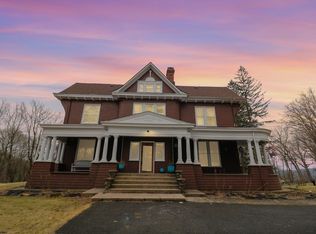 102 Aurora Ave, Terra Alta, WV 26764