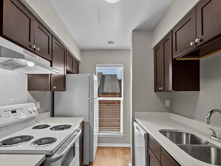 Kennington Apartments — Photo 8