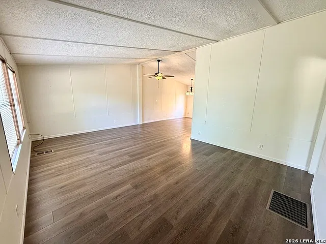 1 bed, 1.0 bath, 758 sqft, $995 — Photo 3