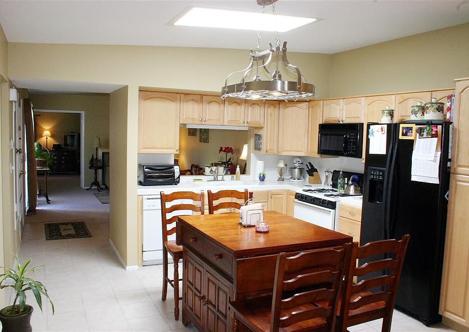 Light bright kitchen