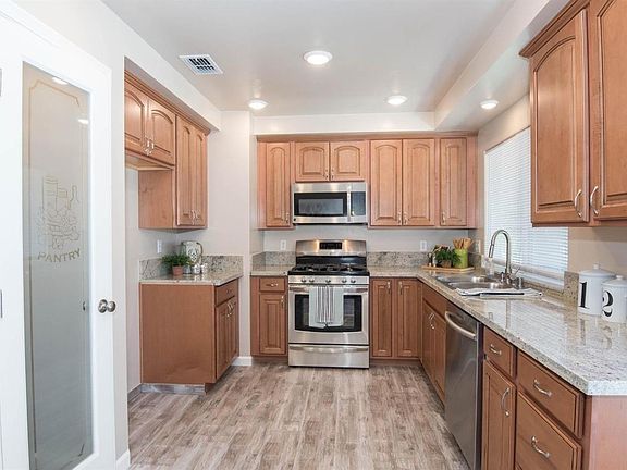 3rd image of 7849 Sungarden Dr