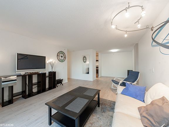 3rd image of 1800 Huntington Blvd APT 201