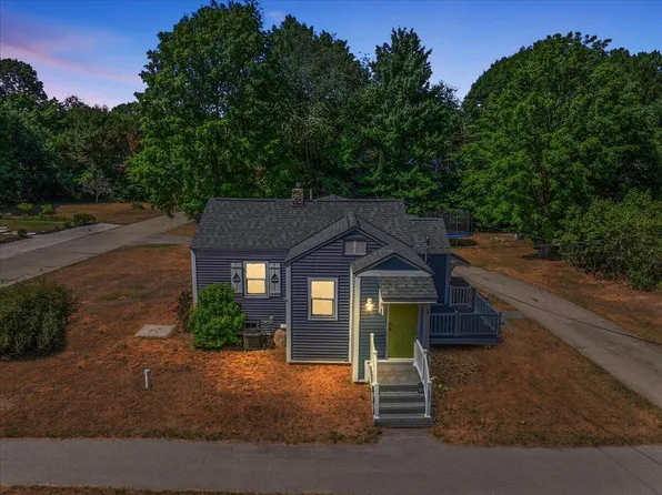 2087 W 32nd St, Holland, MI 49423