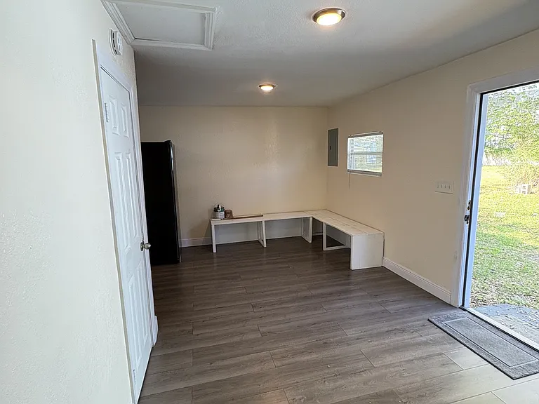 905 E Crawford St — Photo 9