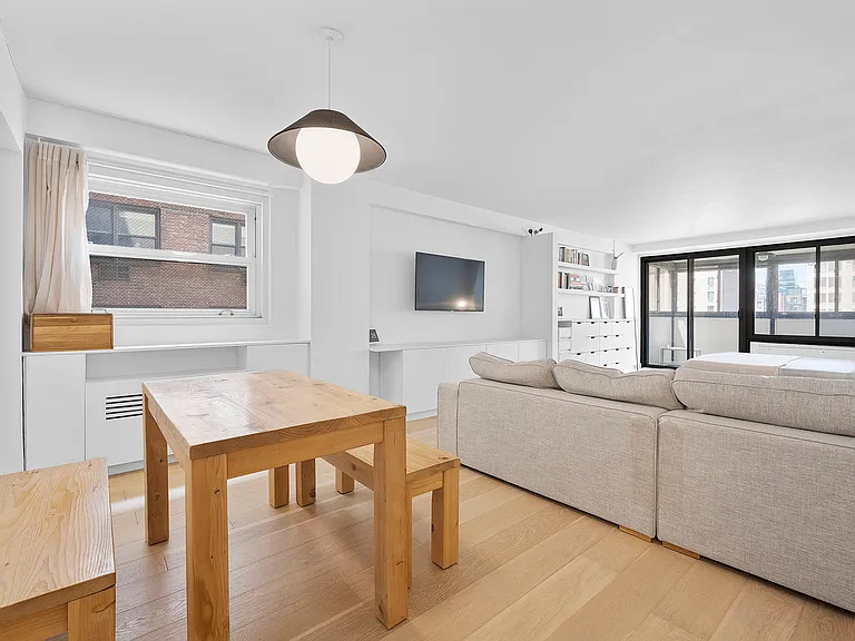 142 E 16th St #11G — Photo 5
