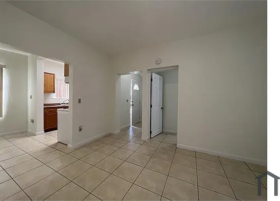 202 SW 17th Ct — Photo 3