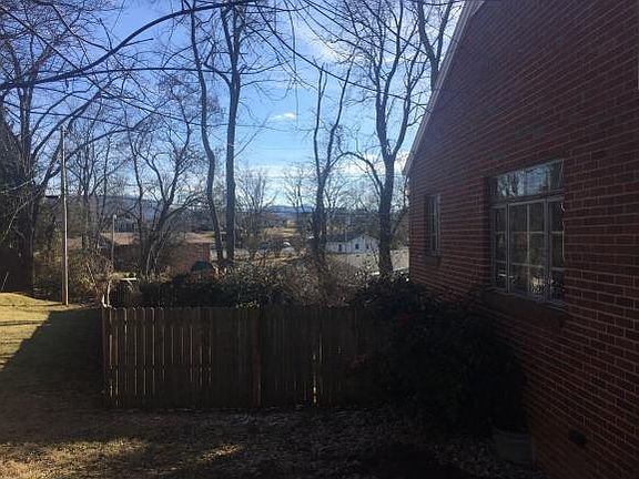 3rd image of 211 W Gilmer Park