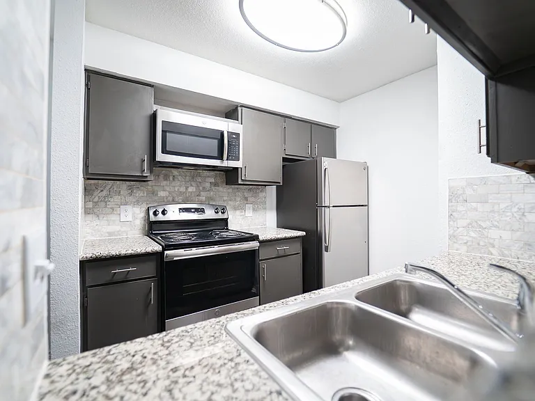 Chesapeake Apartments — Photo 26