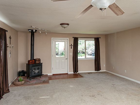 Entryway/Living Room