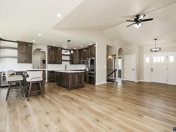 5th image of 2909 W Courtyard Ln
