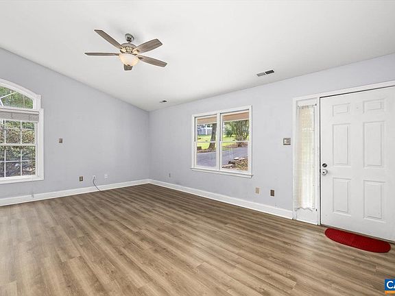 4th image of 24 Knobhill Cir