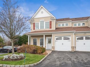 22 Meadow Court, Oakdale, NY 11769
