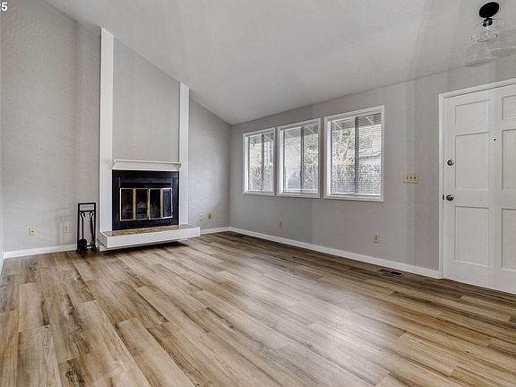 2nd image of 33 Oriole Ln
