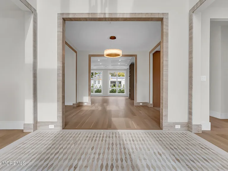 19 Clarence Ave — Photo 3