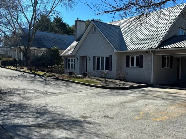 37 Georgia Rd, Franklin, NC 28734