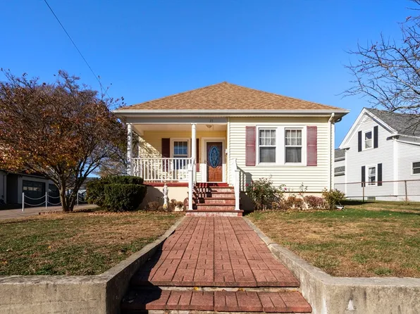 35 Arlington St, Franklin, MA 02038