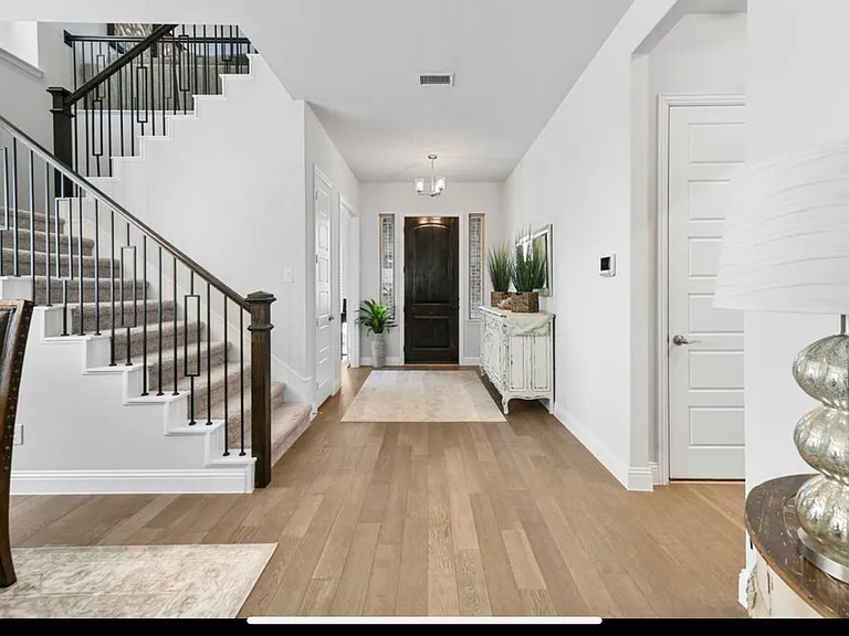 1612 Olympia Ave — Photo 5