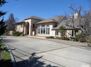 80 Barrett Rd, Lawrence, NY 11559