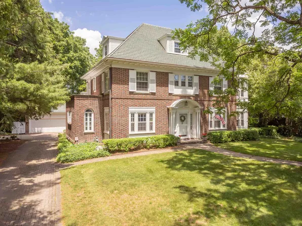 1286 W Stephenson St, Freeport, IL 61032