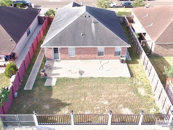3rd image of 1307 Janet Ln