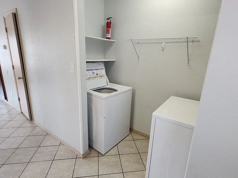 3318 N Detroit Ave — Photo 8