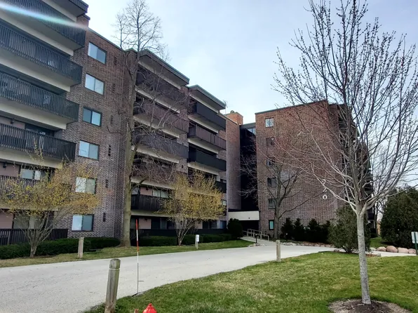 920 Vose Dr APT 307, Gurnee, IL 60031