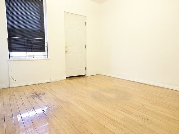 3rd image of 418 Suydam St APT 1R