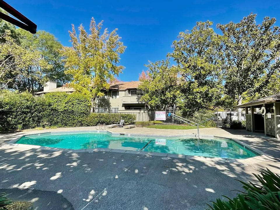 442 Bernice Ln