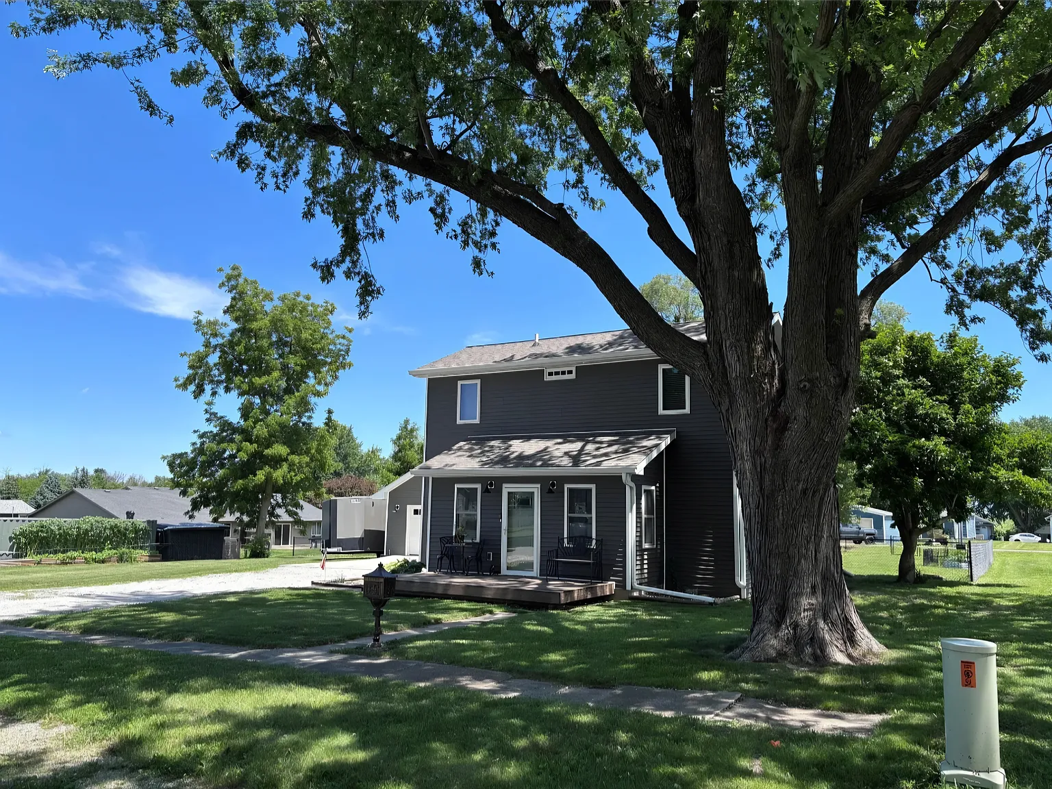 3 bed, 1636 sqft, $2,200 — Photo 1